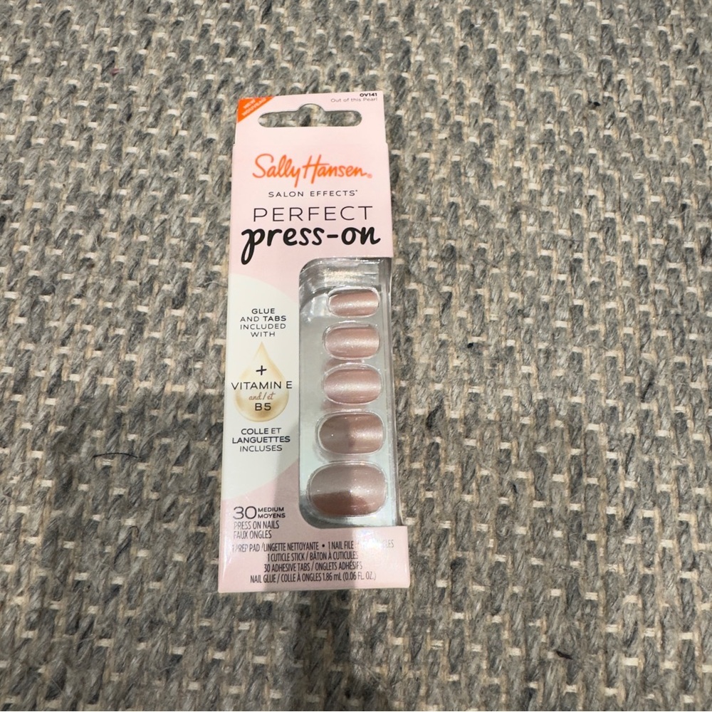 NWT- Sally Hansen Perfect Press-On Nails “ Out of this Pearl” - Picture 4 of 7